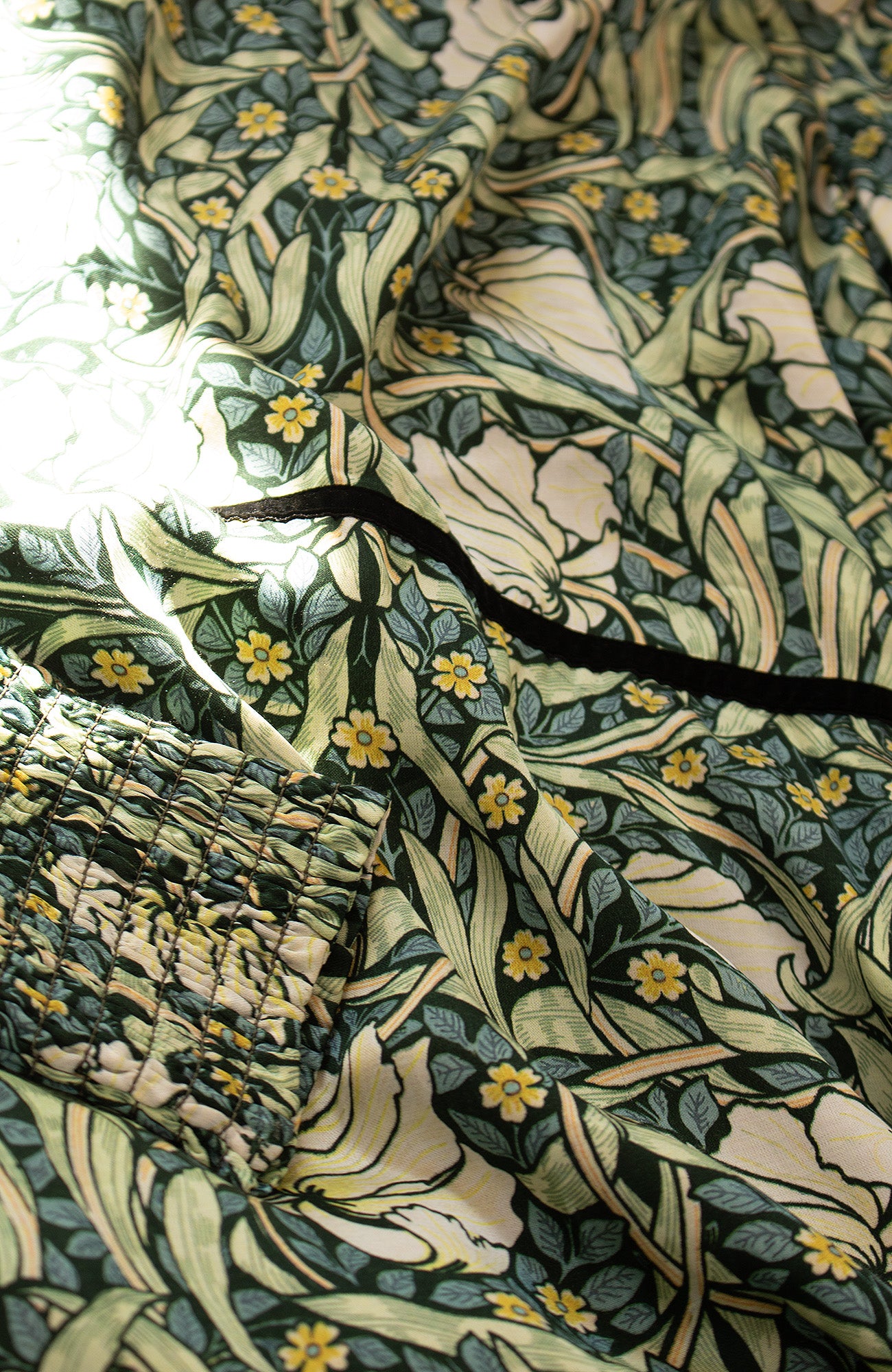 The Magnolia - The William Morris Society